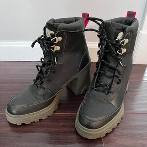 Sorel Stylish Black and Tan Women's Boots